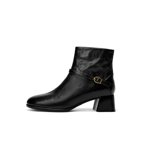 森达时装靴女2025冬新商场同款抓纹时尚短皮靴XVS01DD5