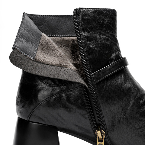 森达时装靴女2025冬新商场同款抓纹时尚短皮靴XVS01DD5