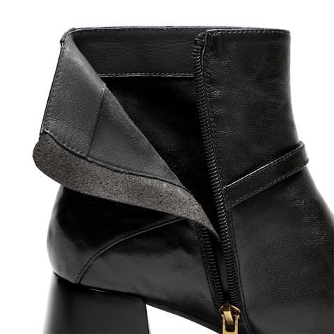 森达时装靴女2025冬新商场同款抓纹时尚短皮靴XVS01DD5