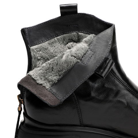 森达休闲靴女2025冬季新款抓纹做旧潮流休闲短皮靴ZTI08DD5