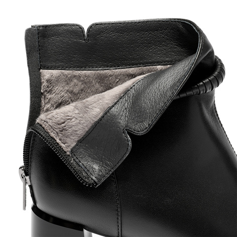 森达时装靴女2025冬季新款气质高跟时尚短皮靴WP056DD5