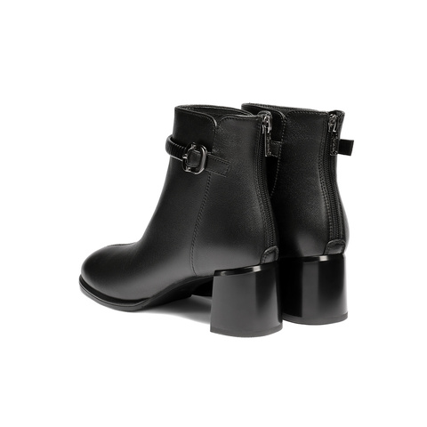 森达时装靴女2025冬季新款气质高跟时尚短皮靴WP056DD5