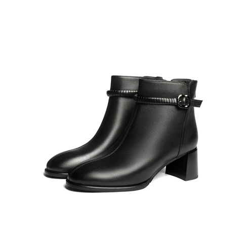 森达时装靴女2025冬季新款气质高跟时尚短皮靴WP056DD5