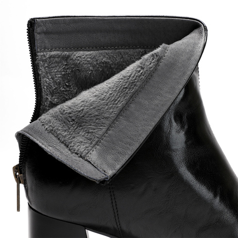 森达弹力靴女2025冬季新款气质方头粗高跟短靴ZTI16DZ5