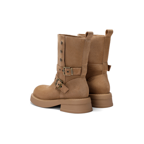 森达西部靴女2025冬新商场同款欧美皮带扣中筒靴XVV01DZ5