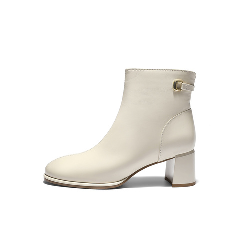 森达时装靴女2025冬季新款气质显瘦粗高跟短皮靴WP057DD5