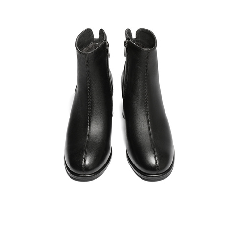 森达时装靴女2025冬季新款气质显瘦粗高跟短皮靴WP057DD5