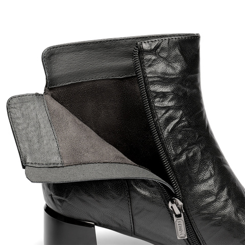 森达时装靴女2025冬季新款气质显瘦粗高跟短皮靴WP057DD5