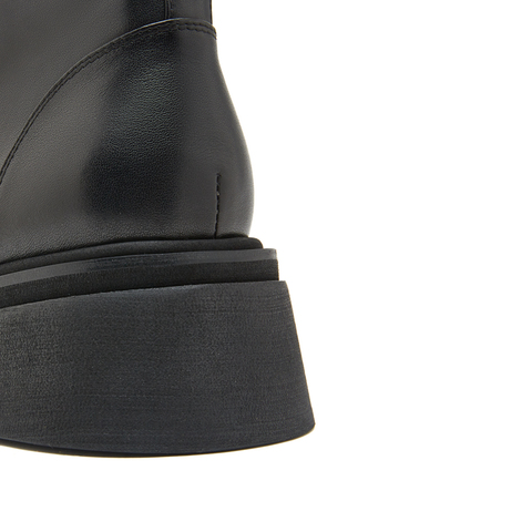 思加图2022冬季新款马丁靴厚底短靴英伦风女皮靴S1819DD2