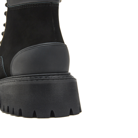 思加图2022冬季新款马丁靴厚底短靴甜酷女皮靴J8505DD2