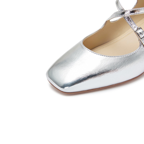 思加图2023秋季新款法式复古玛丽珍鞋粗跟方头单鞋银色女鞋子D6897CQ3
