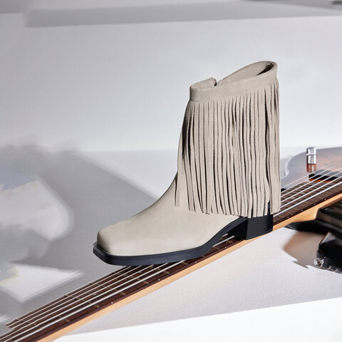 思加图2023冬季新款西部牛仔靴中筒靴方头粗跟时装靴女皮靴子ETN05DZ3