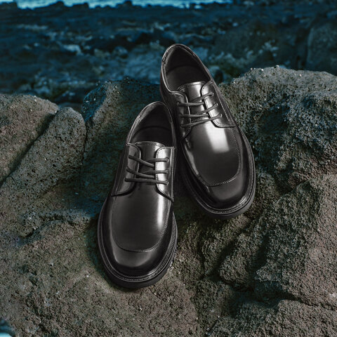 思加图2024春季新款英伦风牛津鞋系带商务皮鞋休闲黑色男鞋子H1385AM4