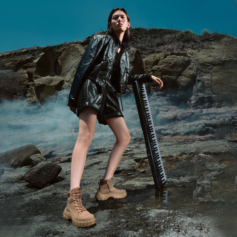 思加图2025冬季新款火星电音工装靴马丁靴短靴厚底时装靴女靴ESE02DD5