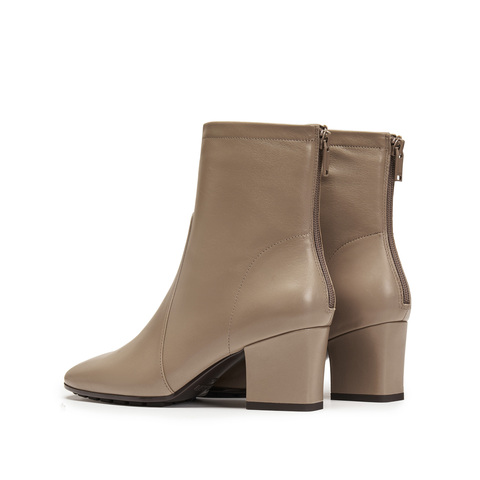 思加图2025冬季新款奶油靴短靴时装靴粗跟气质通勤女皮靴EIA02DD5