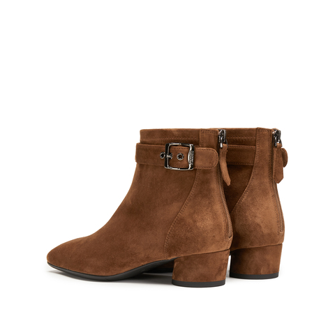 思加图2025冬季新款气质通勤时装靴短靴粗跟美拉德女靴子Y8901DD5