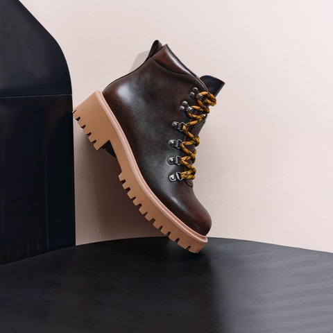 思加图2025冬季新款小黄蜂复古马丁靴工装靴短靴厚底女靴EGB53DD5