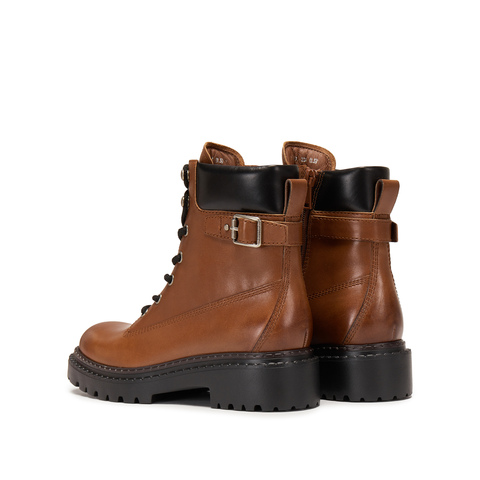 思加图2025冬季新款滚石街马丁靴厚底增高短靴时装靴女靴EIU01DD5