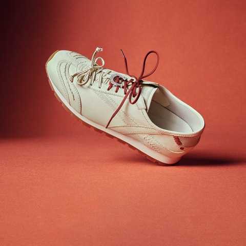 思加图2026春季新款时尚德训鞋小白鞋平底休闲运动鞋女鞋EZA09AM6