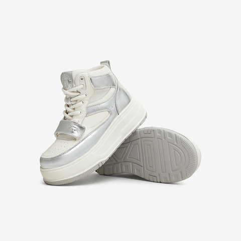 TATA/他她2025春商场同款时尚休闲板鞋女新款CZ901AD5