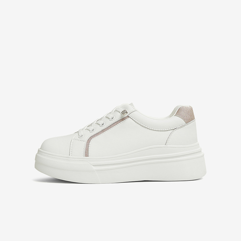 TATA/他她2025春商场同款时尚休闲板鞋女新款CYC01AM5