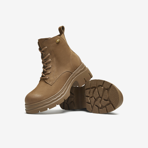 TATA/他她2025冬商场同款百搭时尚简约女马丁靴新款CHK01DD5