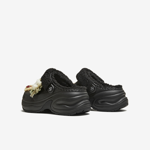 TATA/他她2025冬商场同款时尚休闲女洞洞鞋新款CM902DH5