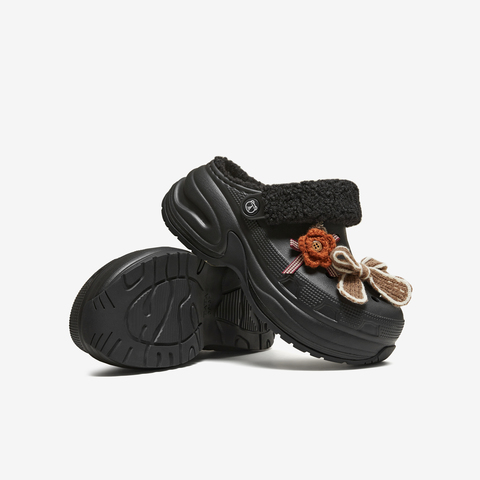 TATA/他她2025冬商场同款时尚休闲女洞洞鞋新款CM902DH5