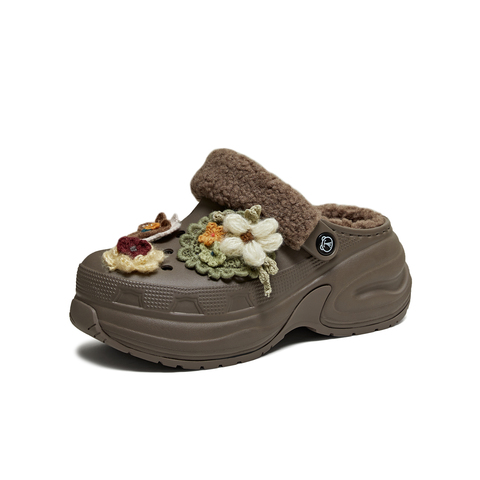 TATA/他她2025冬商场同款时尚休闲女洞洞鞋新款CM902DH5