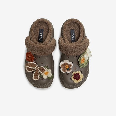 TATA/他她2025冬商场同款时尚休闲女洞洞鞋新款CM902DH5