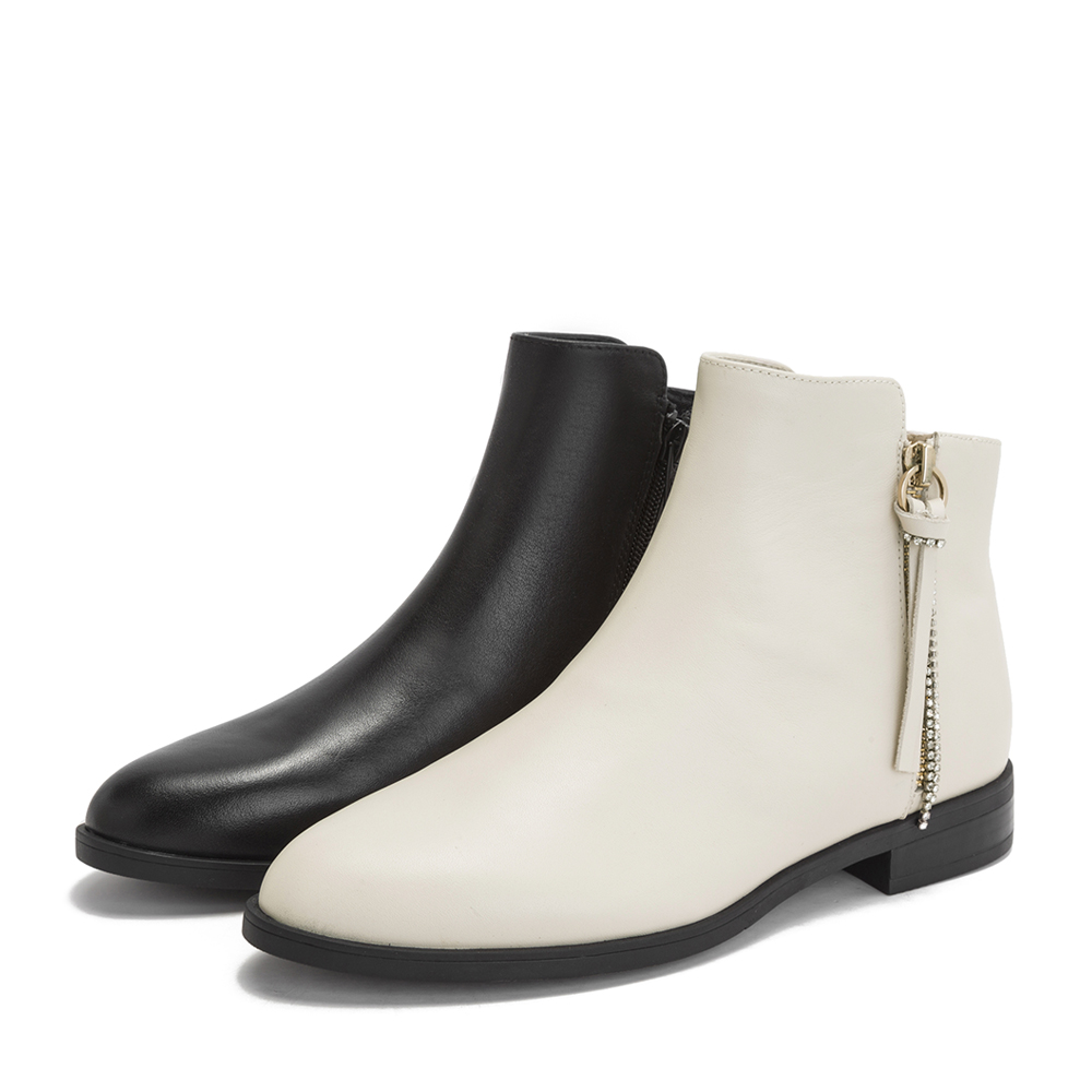 teenmix/天美意2018冬黑色牛皮革钻饰舒适方跟女短靴6t542dd8