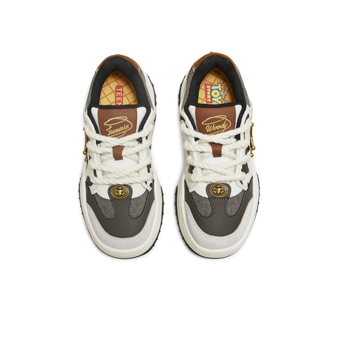 天美意2025冬新款商场同款玩具总动员联名板鞋女休闲鞋CIZ23DM5