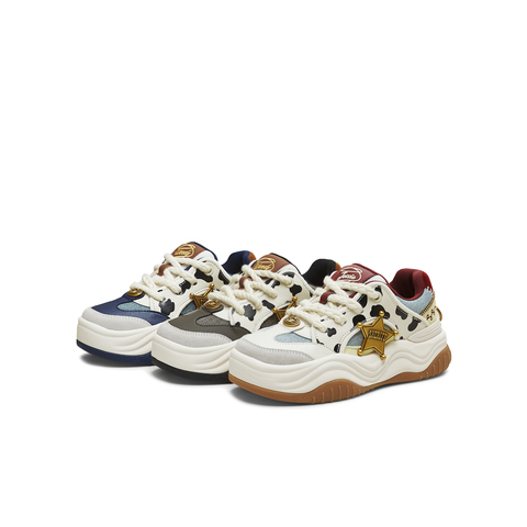 天美意2025冬新款商场同款玩具总动员联名板鞋女休闲鞋CIZ23DM5