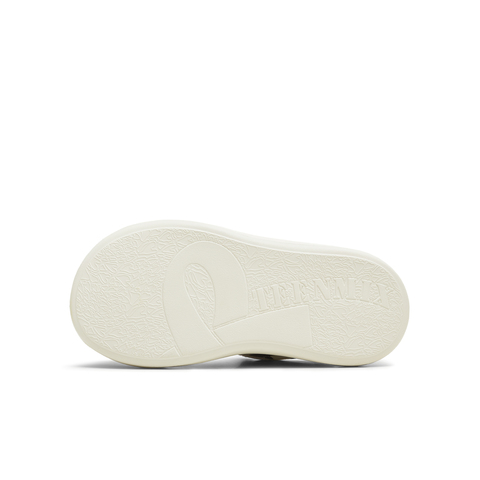 天美意2025冬新款商场同款玩具总动员联名板鞋女休闲鞋CP536DM5