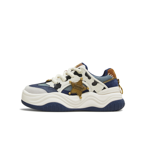 天美意2025冬新款商场同款玩具总动员联名板鞋女休闲鞋CIZ23DM5