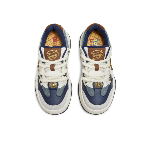 天美意2025冬新款商场同款玩具总动员联名板鞋女休闲鞋CIZ23DM5