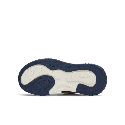 天美意2025冬新款商场同款玩具总动员联名板鞋女休闲鞋CIZ23DM5