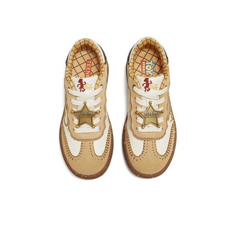 天美意2025冬新款商场同款玩具总动员联名复古女德训鞋CEL22DM5