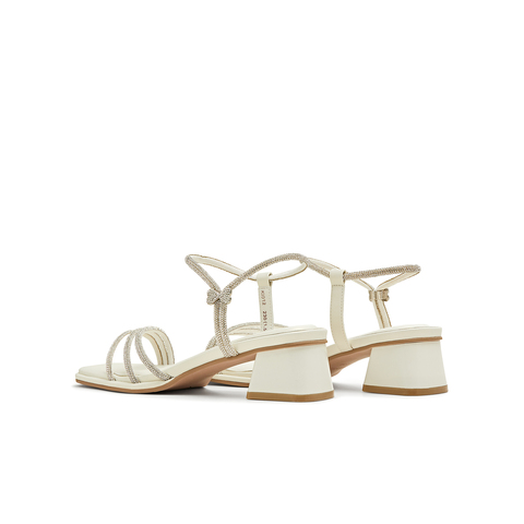 天美意2025夏新款粗跟通勤珠光时装凉鞋法式女一字带凉鞋KI012BL5