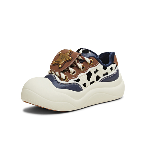 天美意2025冬新款商场同款玩具总动员联名板鞋女休闲鞋CP536DM5