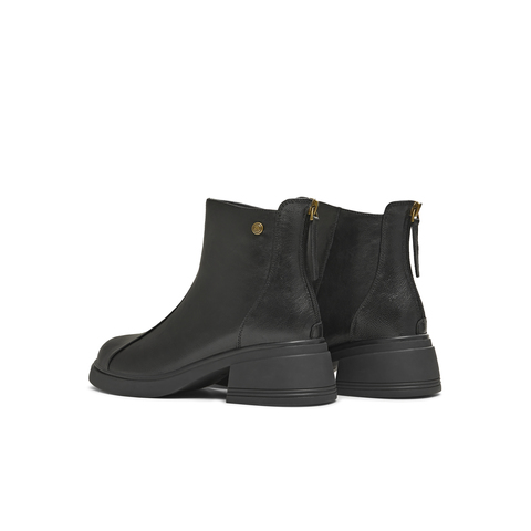 天美意2025冬新款商场同款百搭复古潮流纯色女时装靴BL651DD5