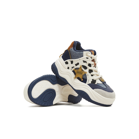 天美意2025冬新款商场同款玩具总动员联名板鞋女休闲鞋CIZ45DD5