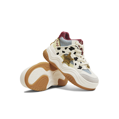 天美意2025冬新款商场同款玩具总动员联名板鞋女休闲鞋CIZ45DD5