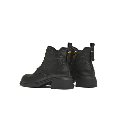 天美意2025冬新款圆头复古纯色系带通勤上班女马丁靴KDX23DD5