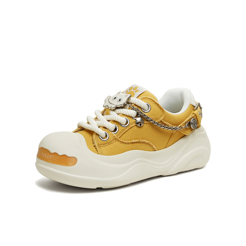 天美意2026春新款商场同款小猫小狗挂件复古百搭女板鞋CIK27AM6